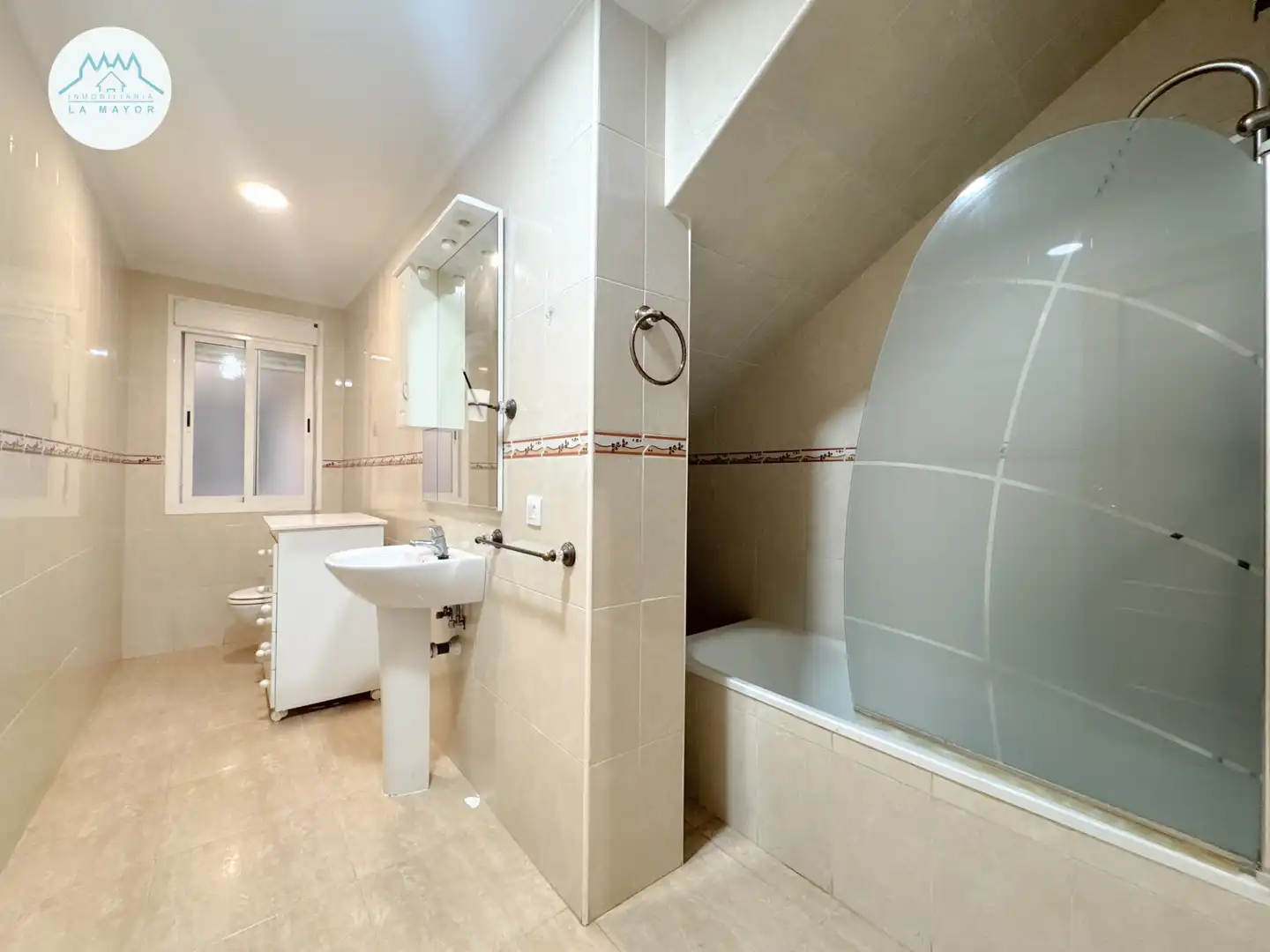 Baño de Casa adosada en venta en Pozuelo de Calatrava con Calefacción, Terraza y Trastero