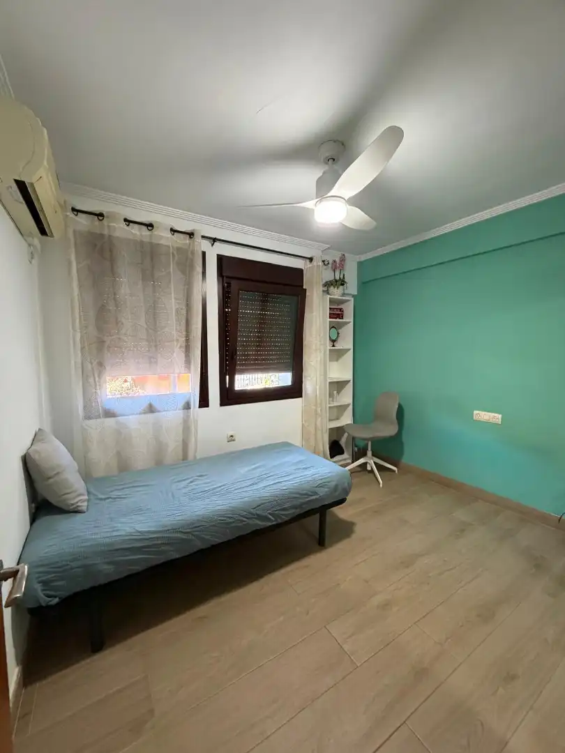 Bedroom of Flat for sale in Sevilla  with Air Conditioner and Balcony