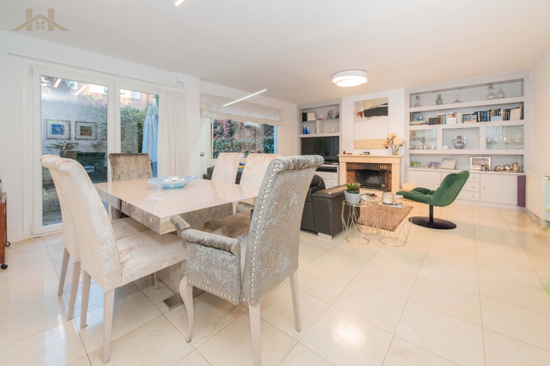 Menjador de Casa adosada en venda en La Moraleja amb Aire condicionat, Calefacció i Jardí privat