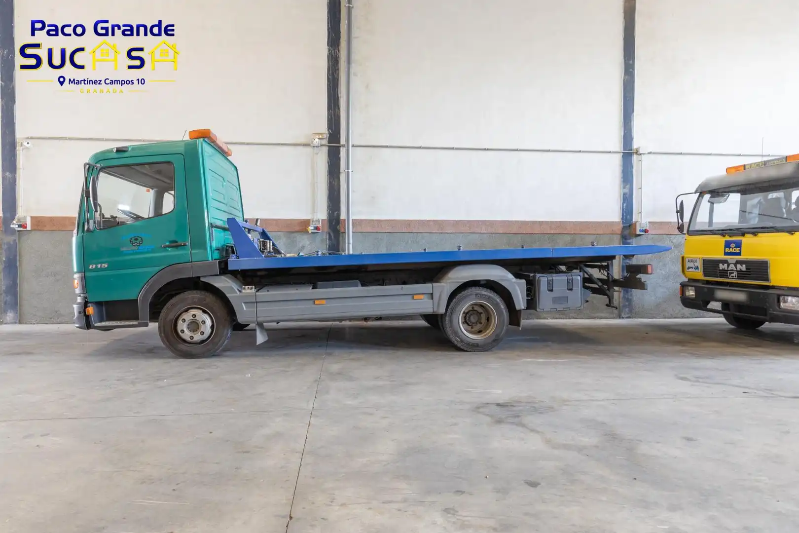 Aparcament de Nau industrial en venda en Loja