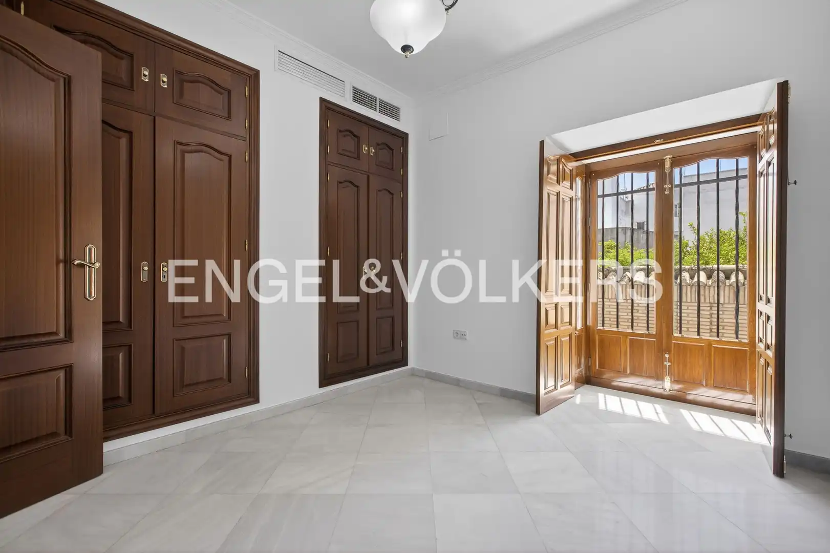 Houses for sale in Osuna  with Air Conditioner and Heating