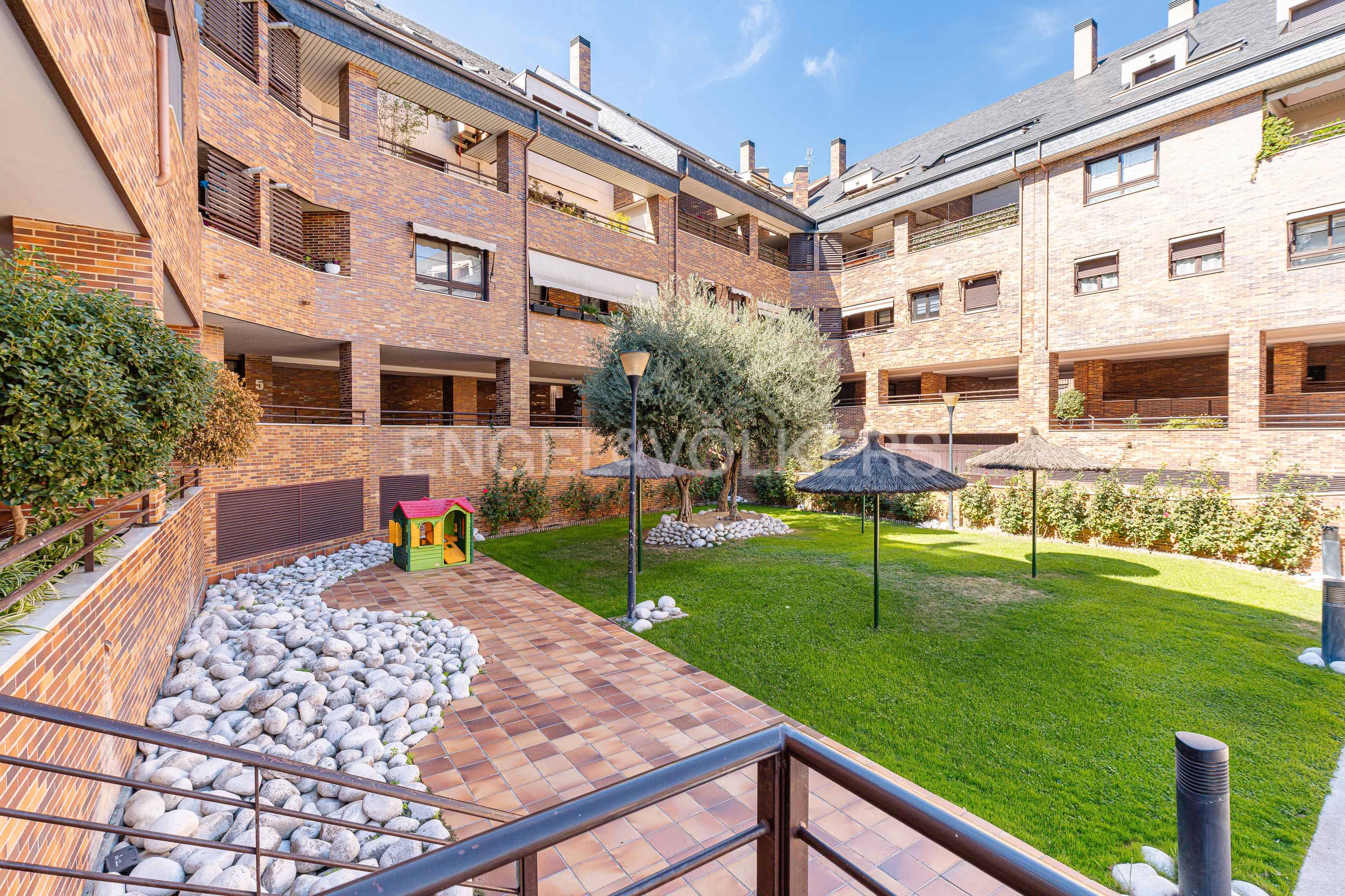 Exterior view of Apartment for sale in Villanueva del Pardillo  with Air Conditioner, Heating and Terrace