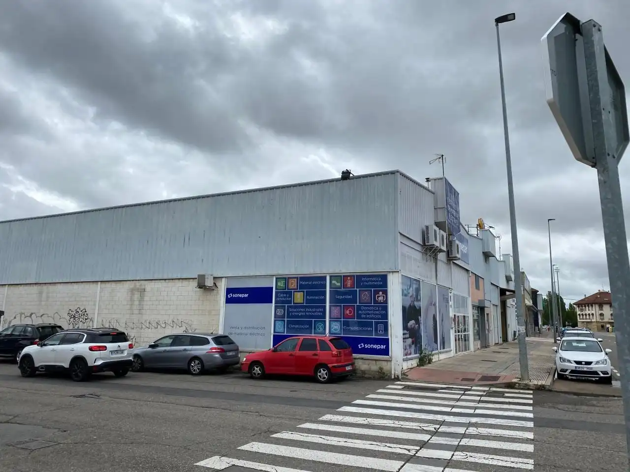 Nave industrial in vendita a Calle Alcalde Miguel Castaño 115 Nav3 24005 Leon