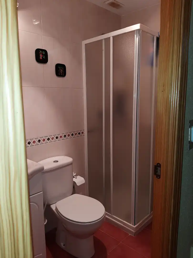 Bathroom of Flat for rent in Valencia  with Air Conditioner, Furnished and Oven