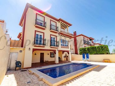 Casa amb piscina en venda a Canillas de Albaida