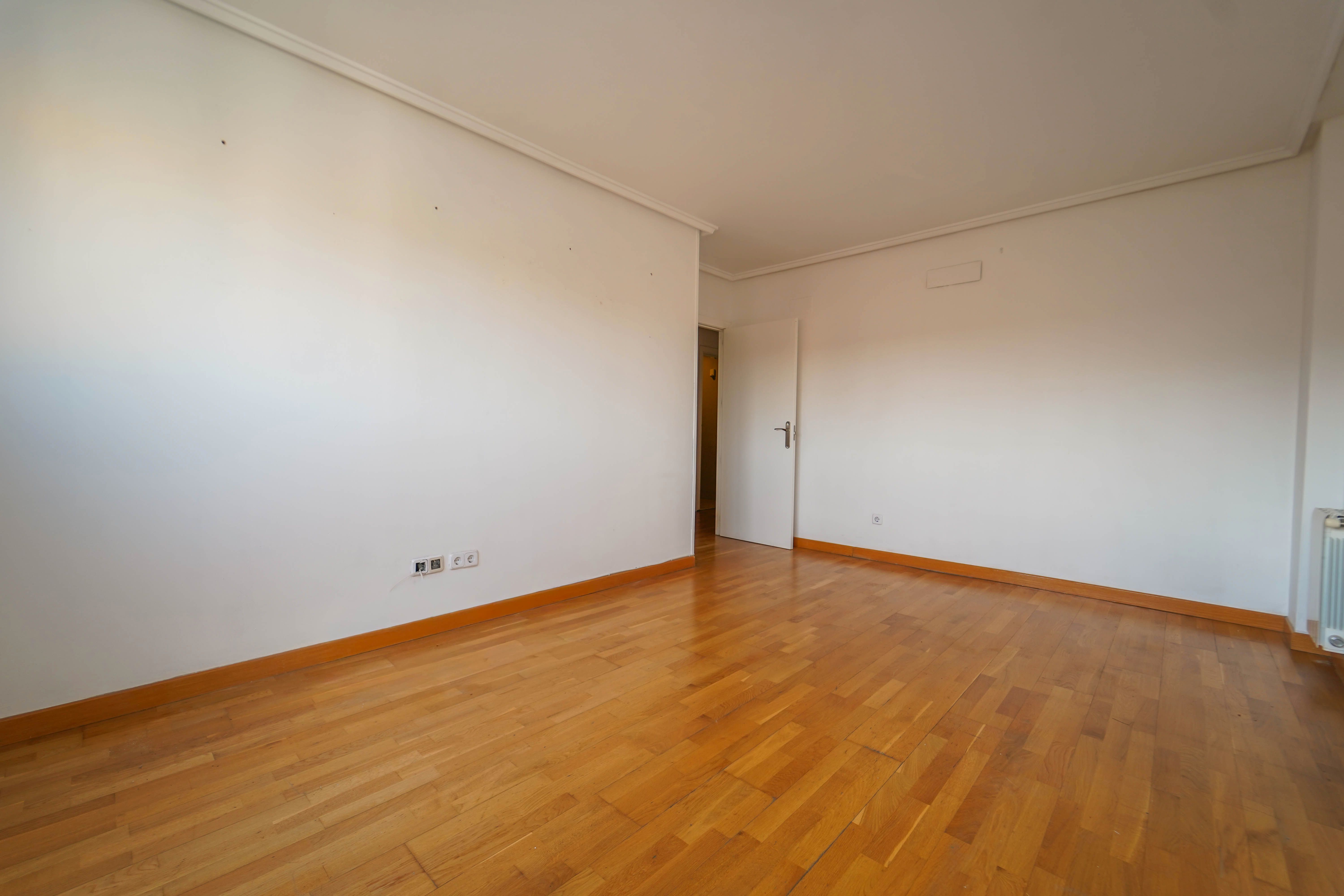 Flat for sale in Parla  with Swimming Pool
