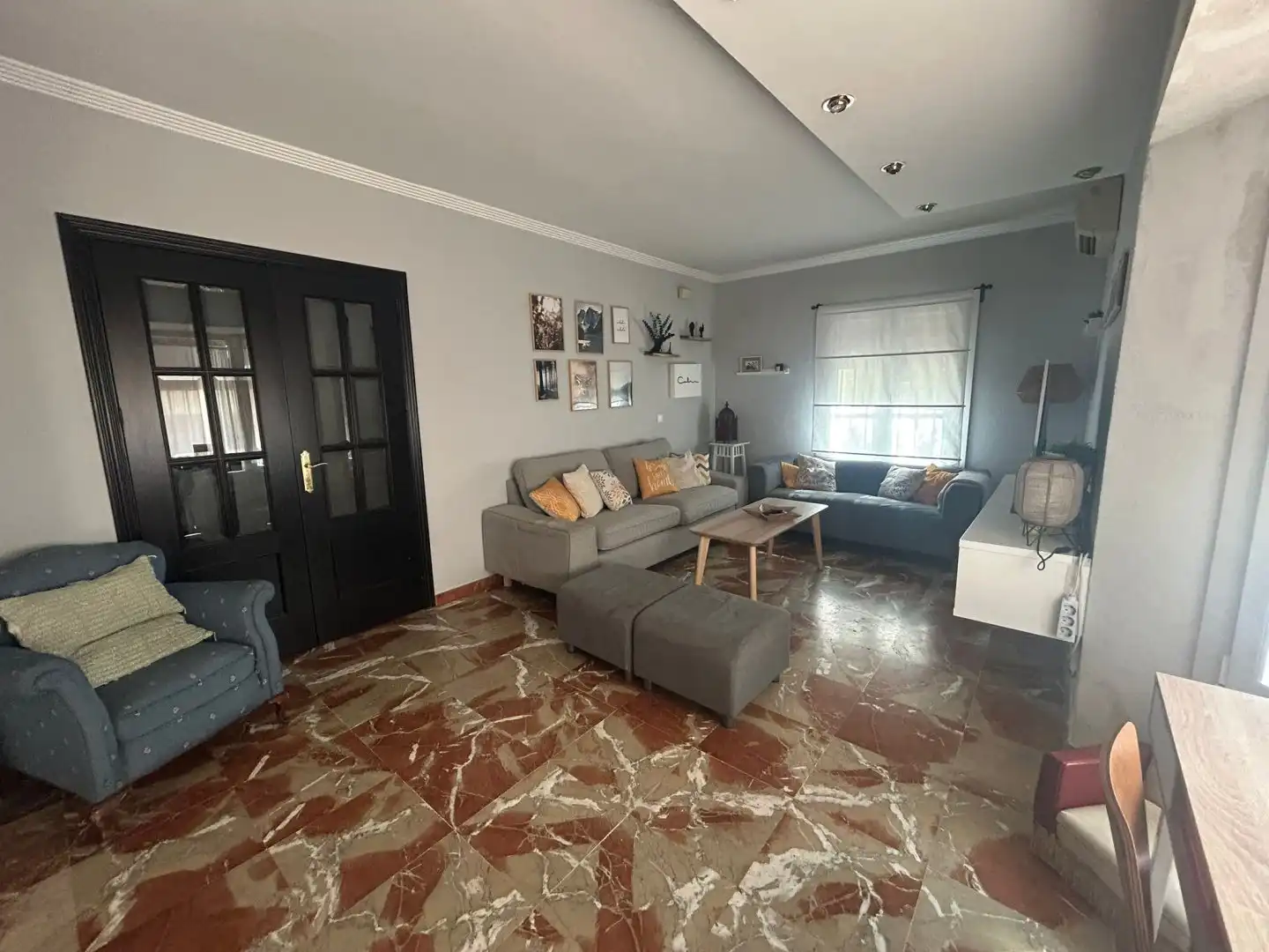 Sala de estar de Casa adosada en venta en Gines con Aire acondicionado, Calefacción y Trastero