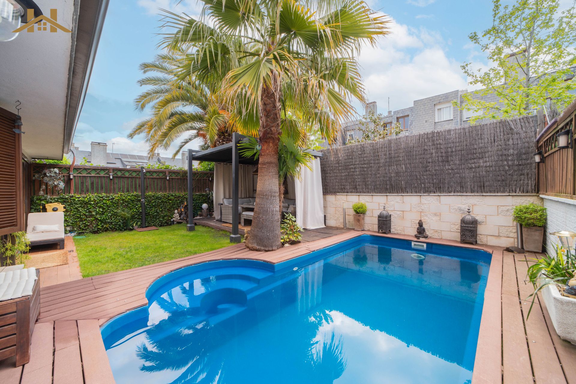 Swimming pool of Single-family semi-detached for sale in Valdemorillo  with Air Conditioner, Heating and Private garden