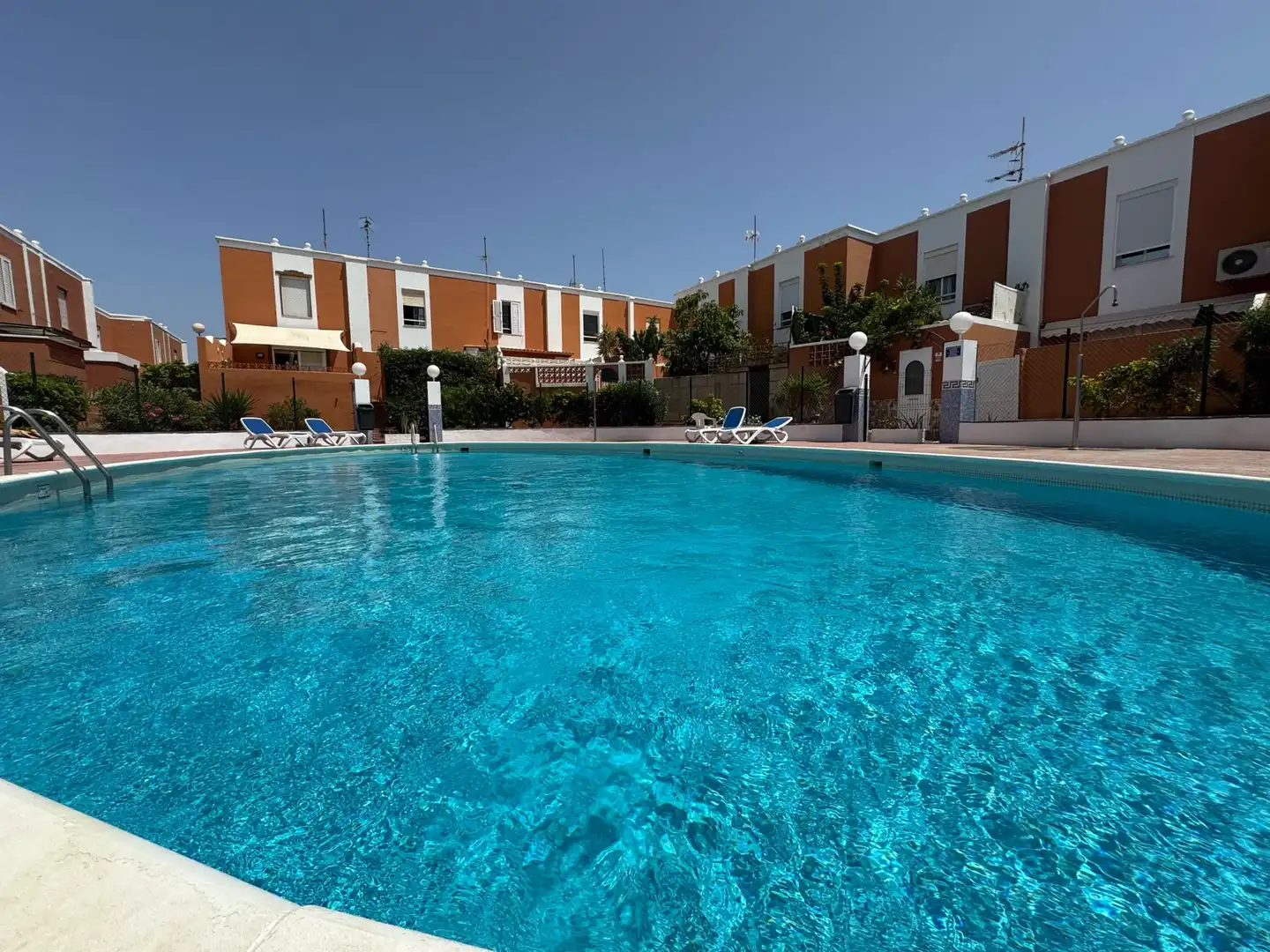 Piscina de Casa adosada en venda en Granadilla de Abona amb Aire condicionat, Jardí privat i Terrassa