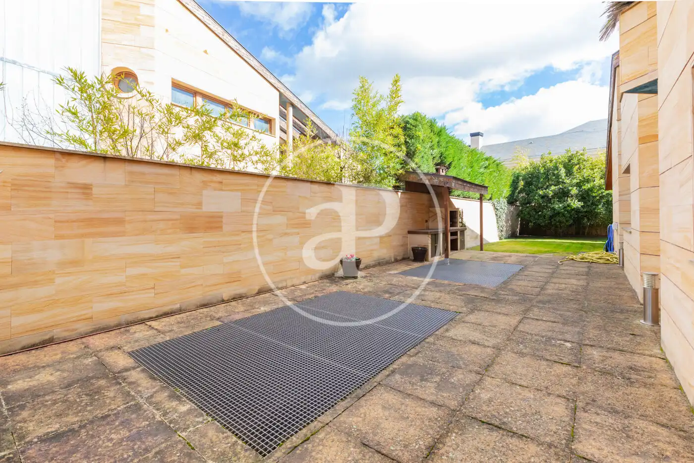 Jardín de Casa o chalet en venta en Madrid con Aire acondicionado, Calefacción y Jardín privado
