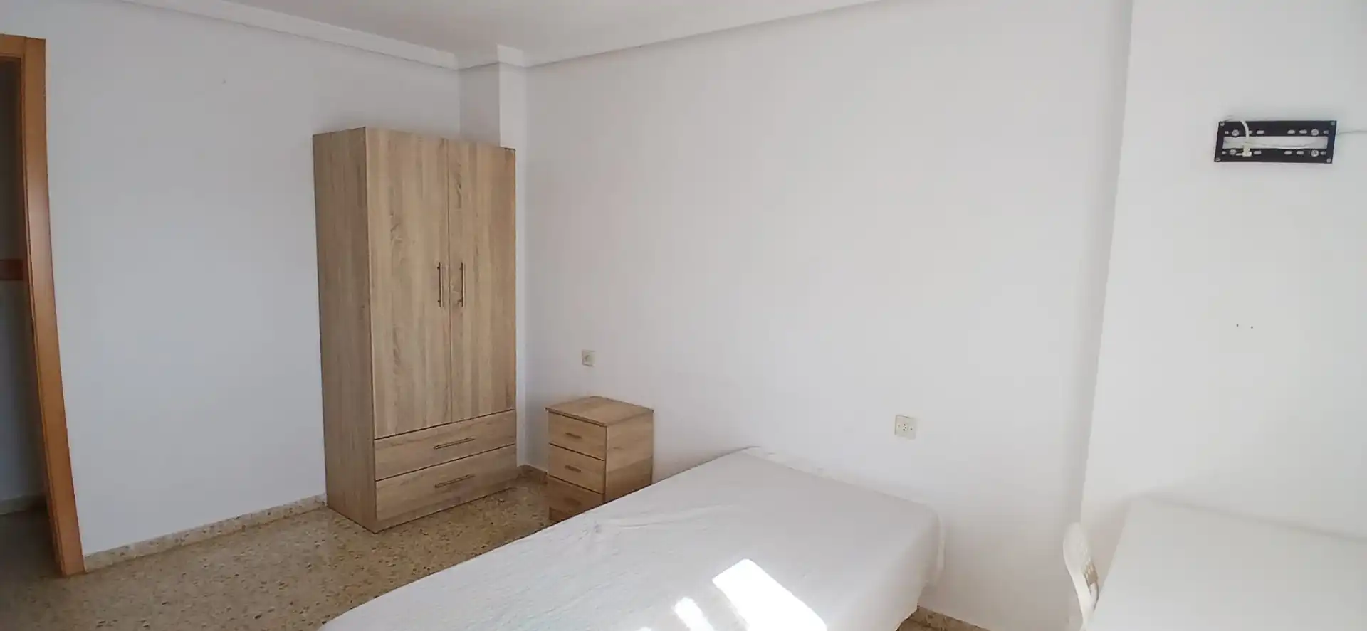 Habitación de Piso de alquiler en Sevilla con Aire acondicionado, Amueblado y Lavadora