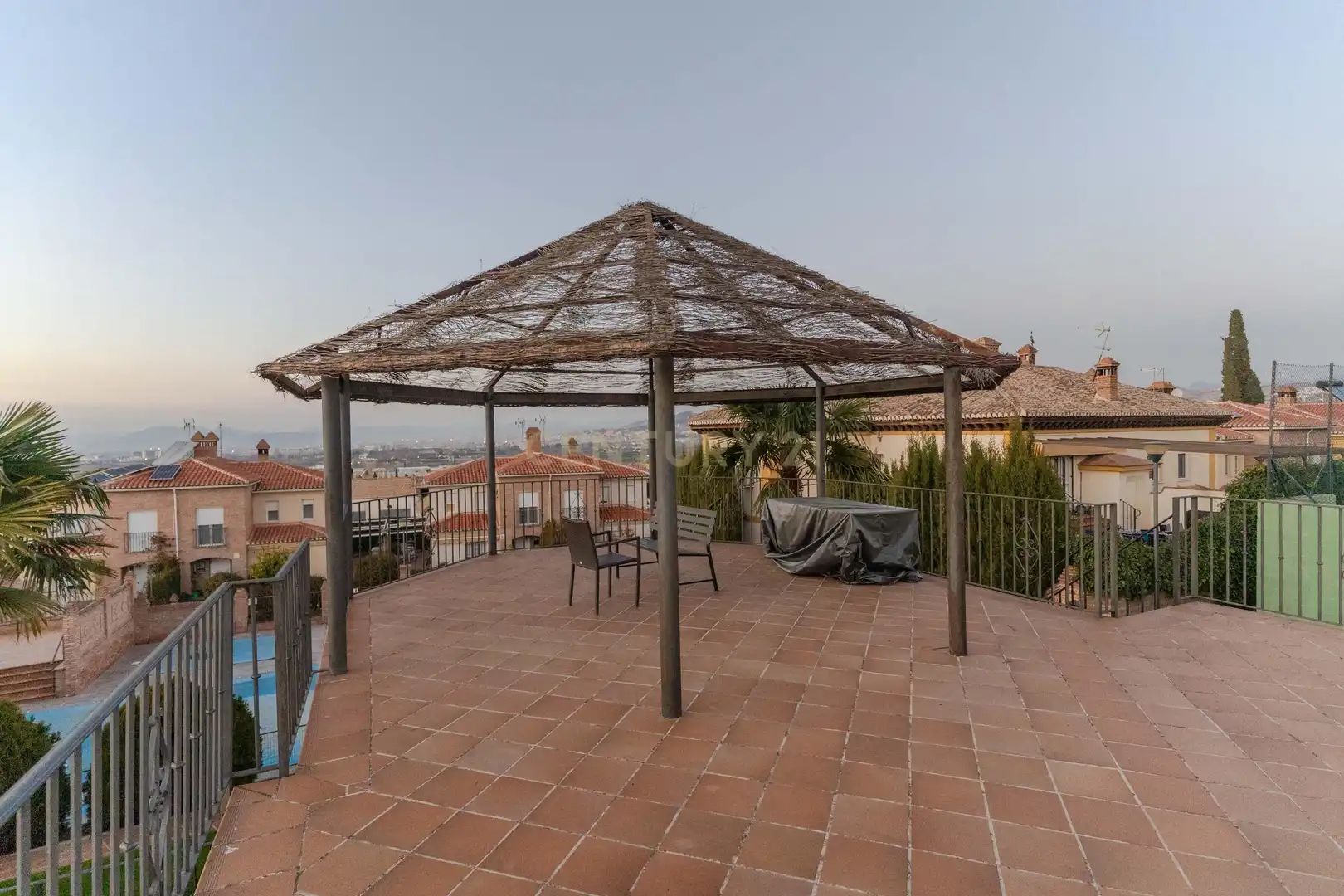 Terrassa de Casa adosada en venda en La Zubia amb Aire condicionat, Jardí privat i Traster