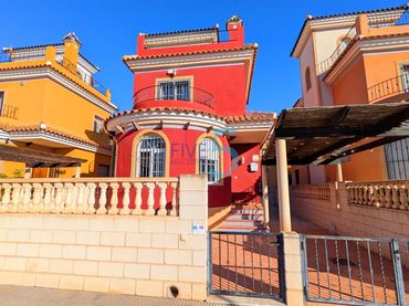 Casa con piscina in vendita a Los Montesinos