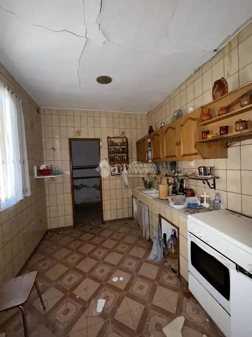 Casa aparellada amb terrassa en venda a Lupión, imagen 13