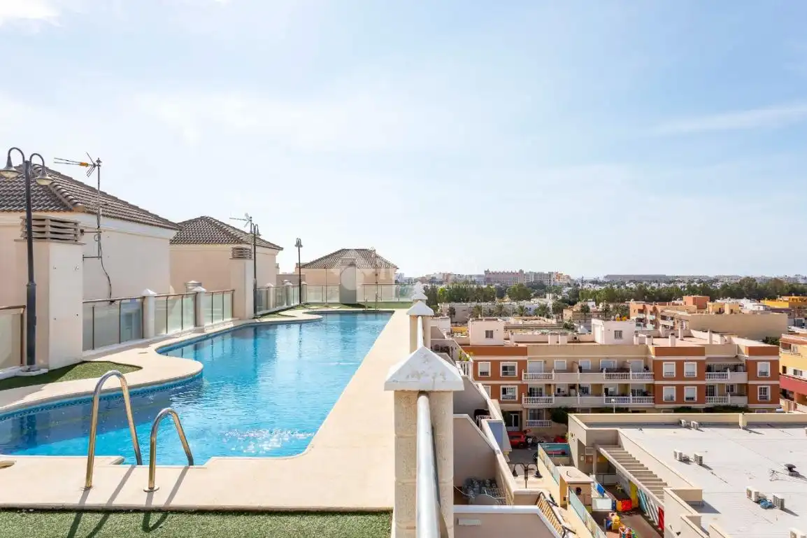 Piscina de Piso en venta en Roquetas de Mar con Aire acondicionado, Calefacción y Terraza