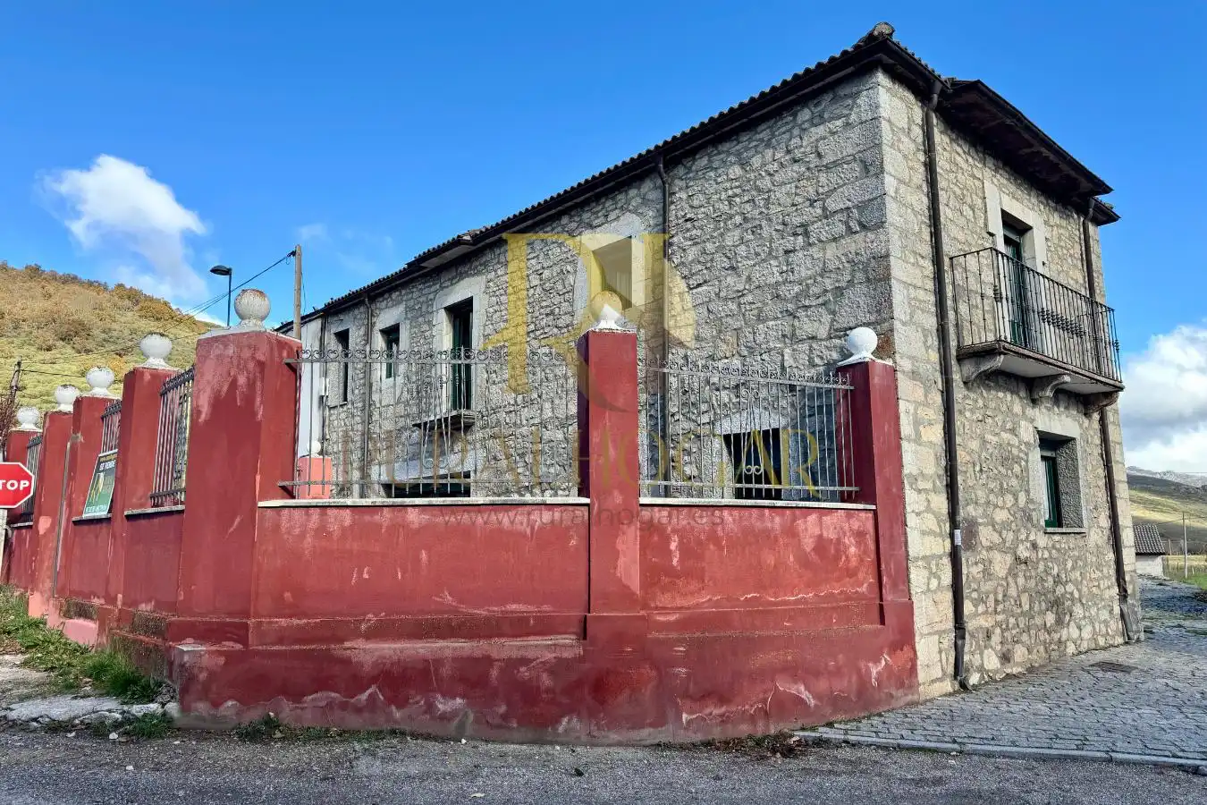 Detached homes for sale in Carretera Bayos, 1, Cabrillanes