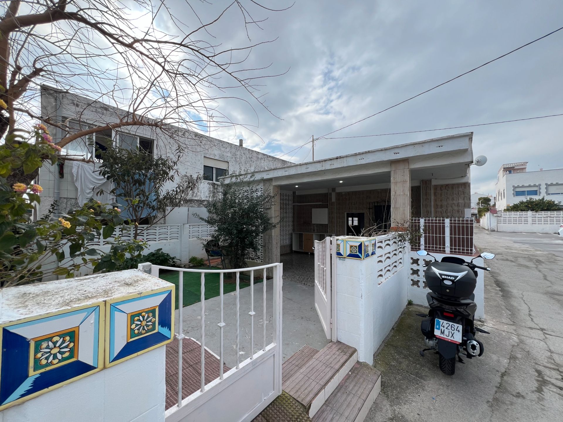 Vista exterior de Casa o xalet en venda en Gandia amb Jardí privat, Terrassa i Moblat