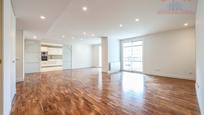 Living room of Flat to rent in  Madrid Capital  with Air Conditioner, Heating and Parquet flooring