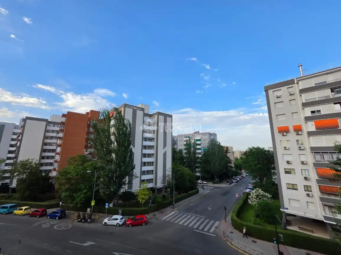 Vista exterior de Piso en venta en Fuenlabrada con Aire acondicionado, Parquet y Terraza