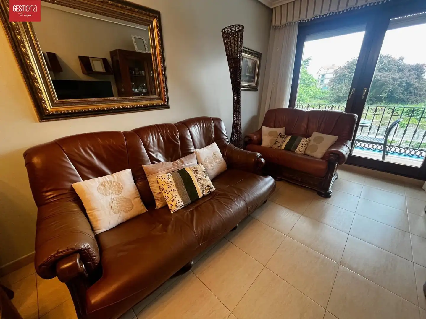 Sala de estar de Apartamento en venta en Noja con Calefacción, Terraza y Amueblado