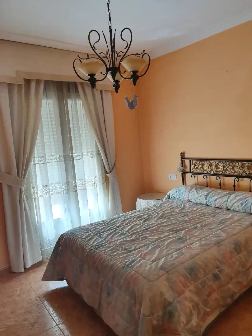 Dormitori de Casa o xalet en venda en Baza amb Calefacció, Moblat i Rentadora
