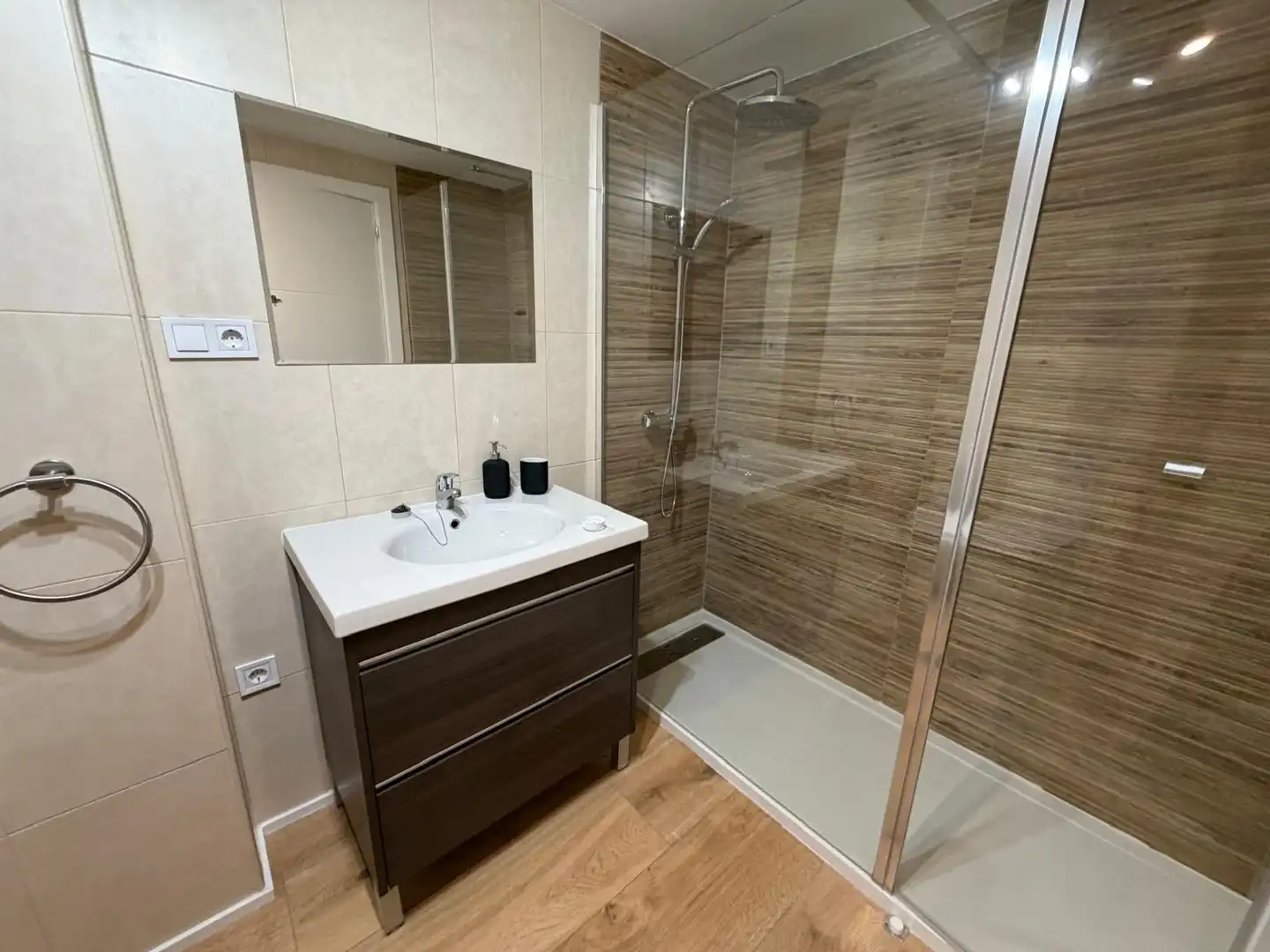 Baño de Piso para compartir en Sur