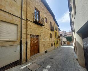 Vista exterior de Pis de lloguer en Salamanca Capital amb Aire condicionat, Calefacció i Moblat