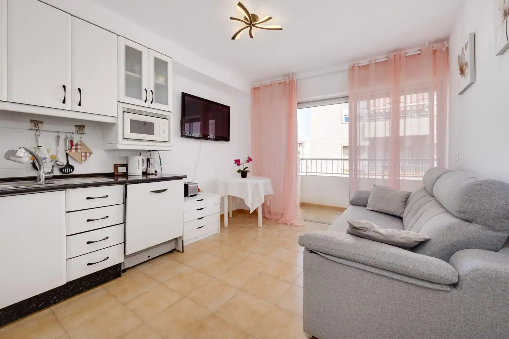 Sala d'estar de Pis en venda en Torrevieja amb Moblat