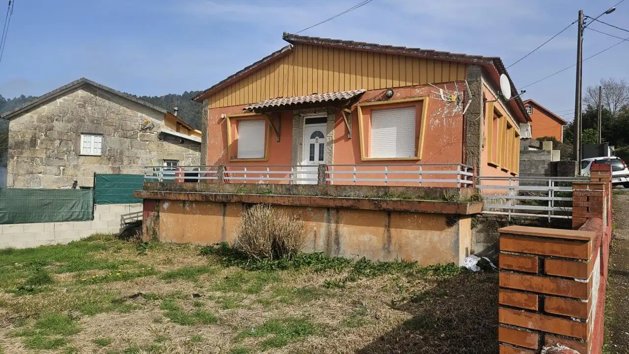 Exterior view of Houses for sale in Pontevedra Capital   with Heating, Terrace and Storage room