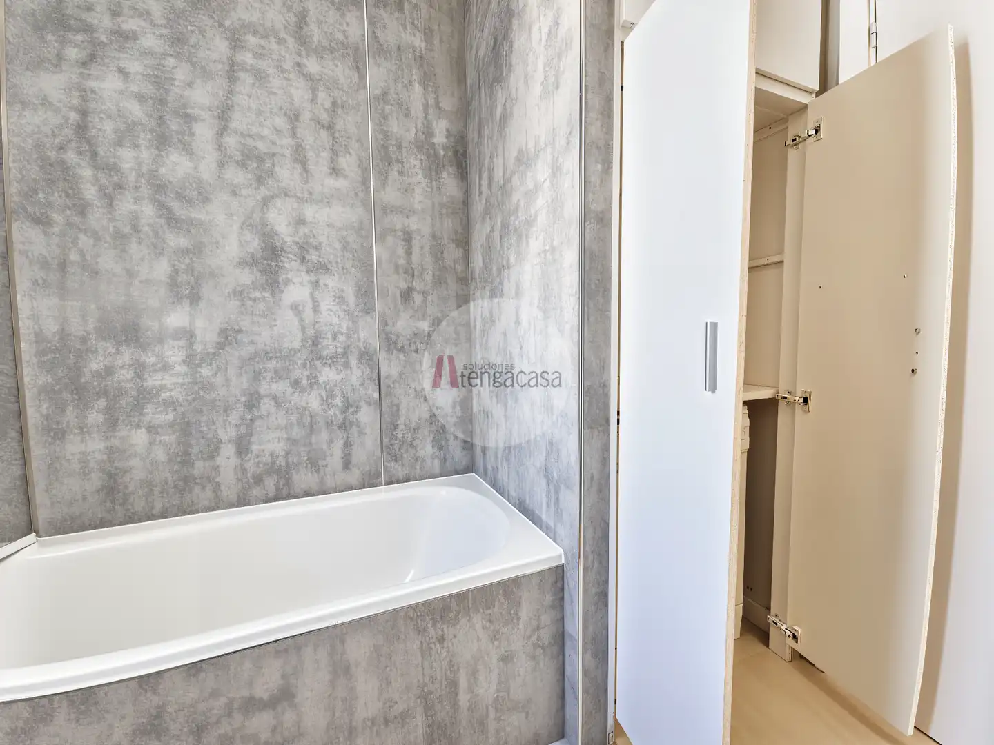Bathroom of Flat for rent in Madrid  with Heating, Terrace and Washing machine