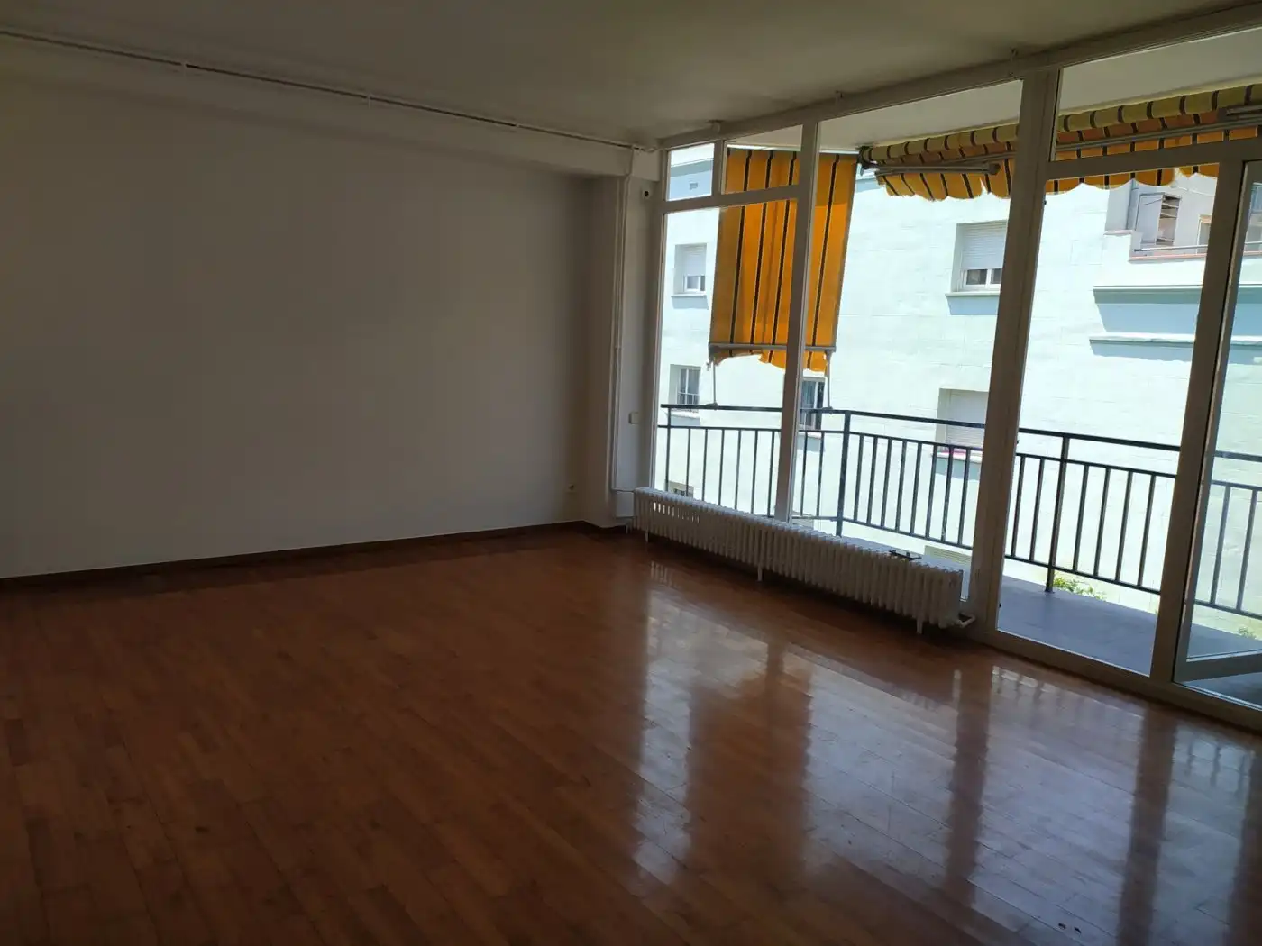 Sala de estar de Piso de alquiler en Barcelona con Calefacción, Parquet y Terraza