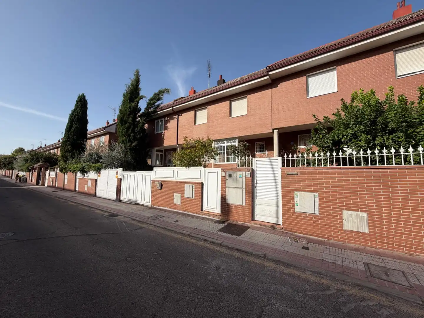 Vista exterior de Casa adosada de lloguer en Alcorcón amb Calefacció, Jardí privat i Moblat