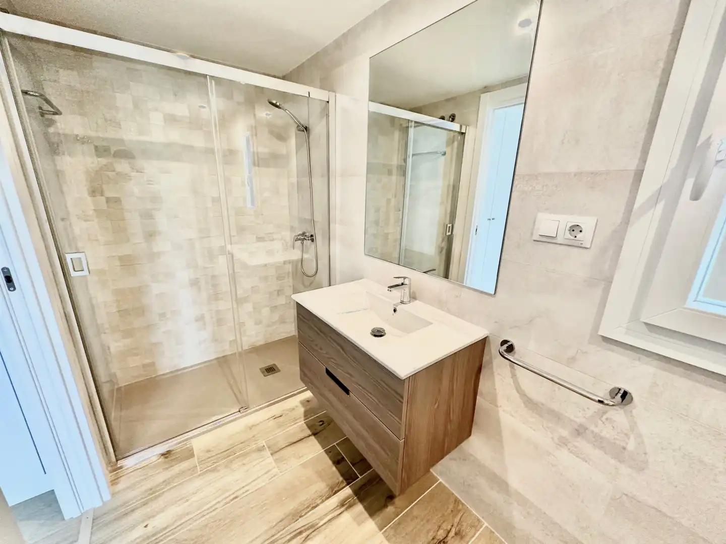 Badezimmer von Wohnungen zur Miete in Marbella mit Klimaanlage, Terrasse und Schwimmbad
