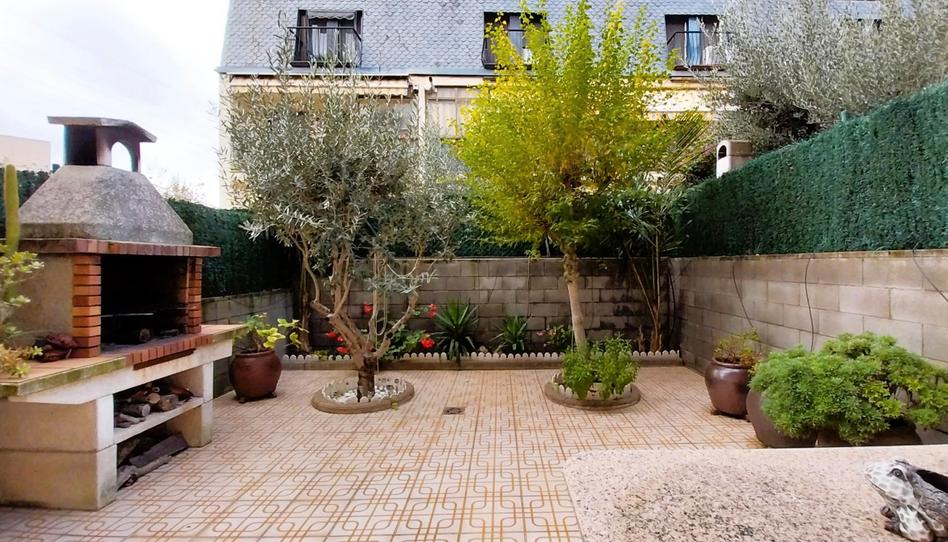 Foto 1 de Casa adosada en venta en Les Arenes - La Grípia  Can Montllor, Barcelona
