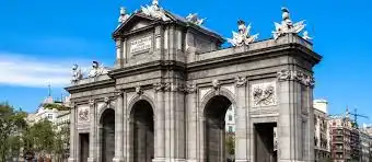 Exterior view of Buildings for sale in Madrid