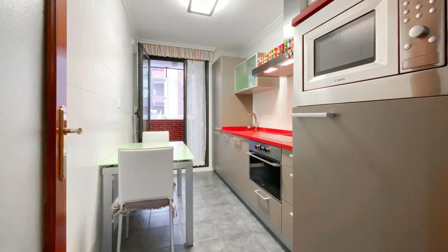 Cocina de Piso en venta en Santa Cruz de Bezana con Calefacción, Parquet y Terraza