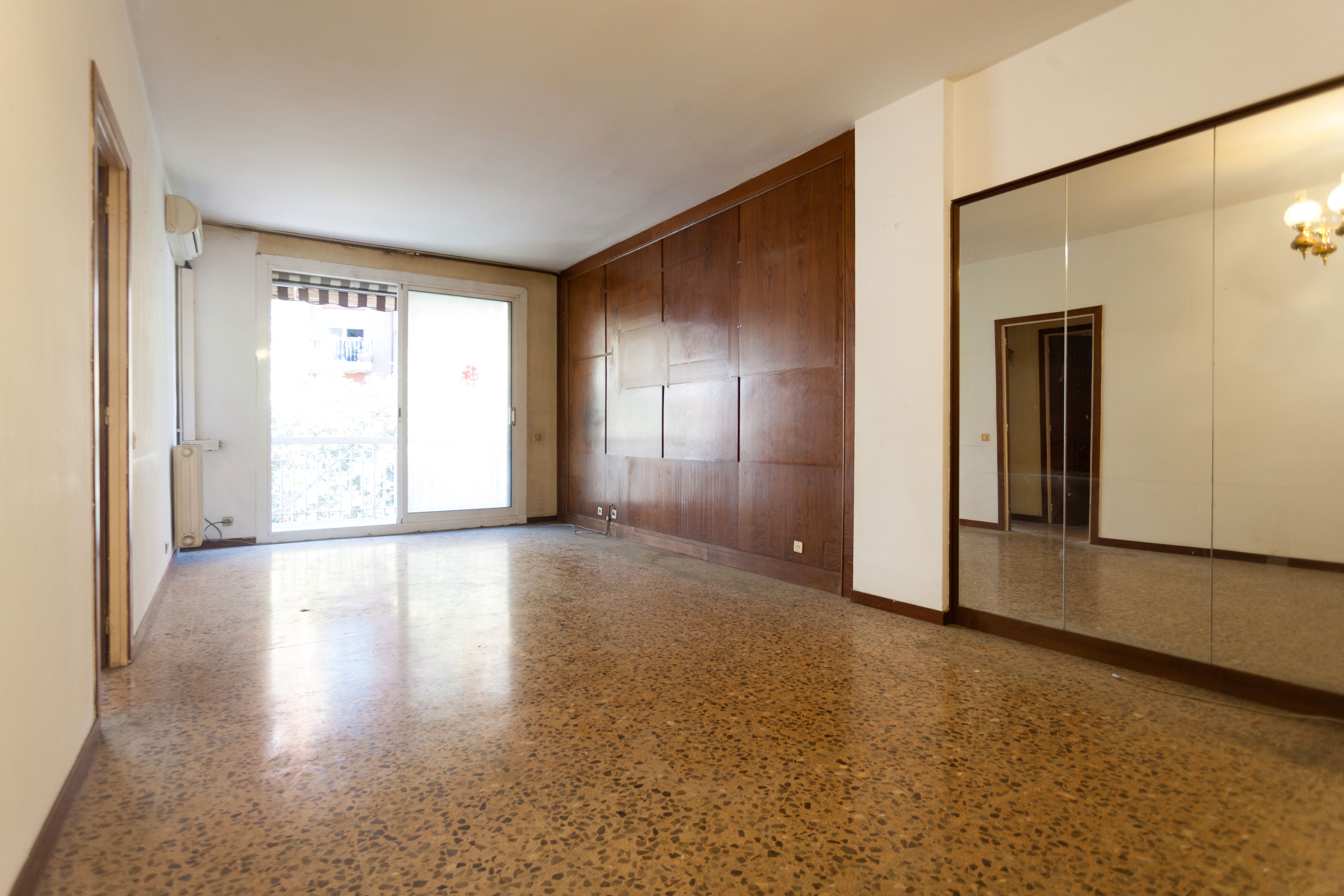 Flat for sale in  Barcelona Capital  with Heating and Balcony