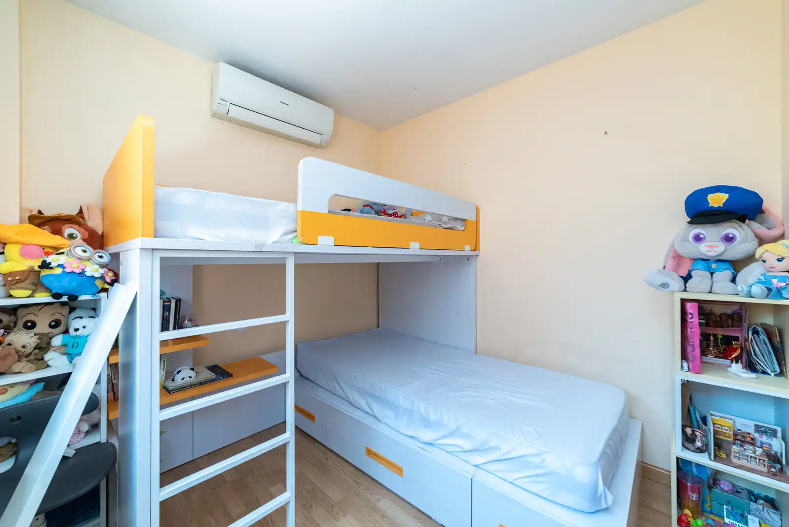 Dormitori de Casa o xalet en venda en Arroyomolinos (Madrid) amb Aire condicionat, Calefacció i Jardí privat