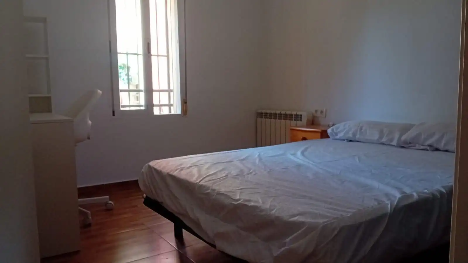Bedroom of Apartments for rent in Granada