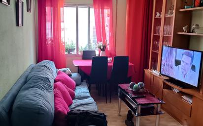 Living room of Flat for sale in  Madrid Capital