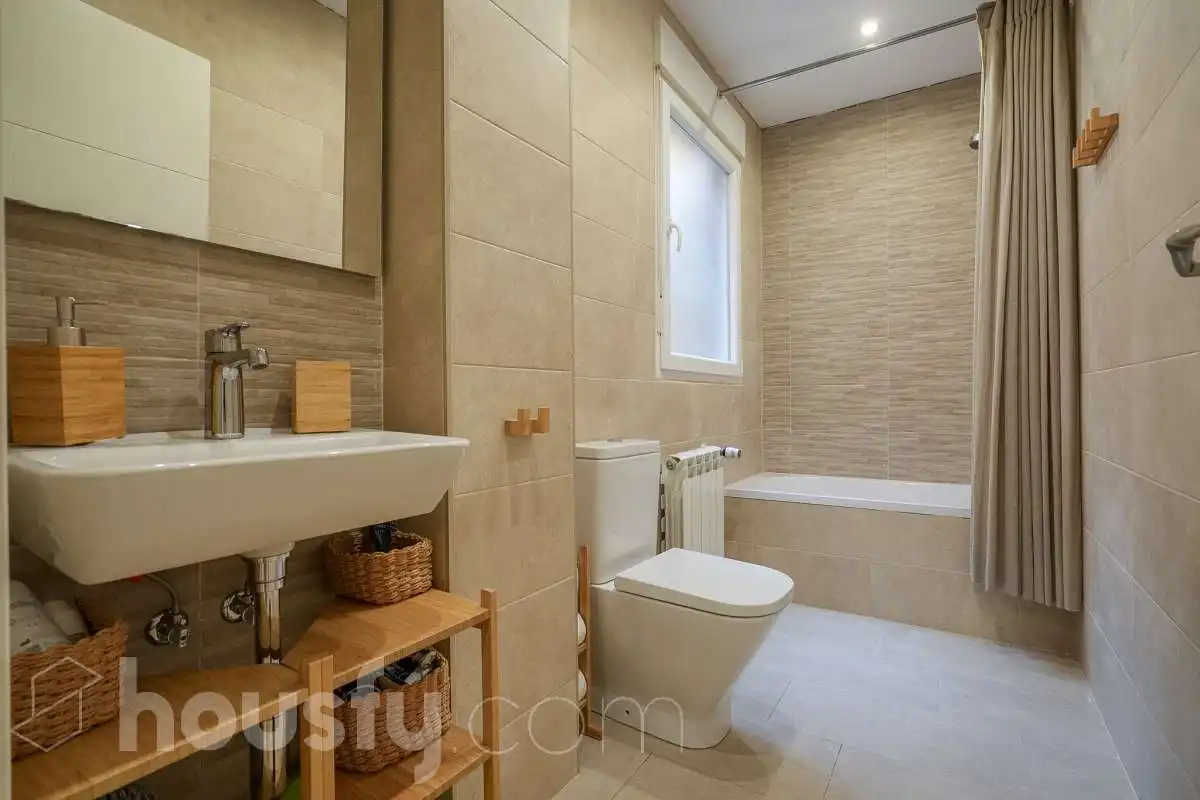Badezimmer von Einfamilien-Reihenhaus zum Verkauf in San Sebastián de los Reyes mit Klimaanlage, Heizung und Terrasse