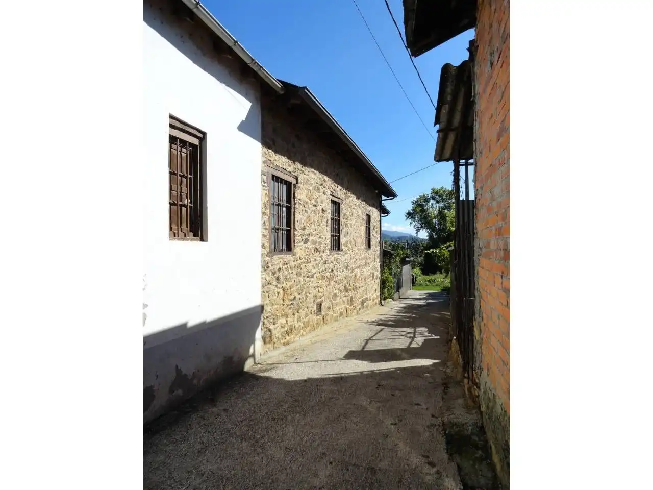Außenansicht von Country house zum Verkauf in Petín