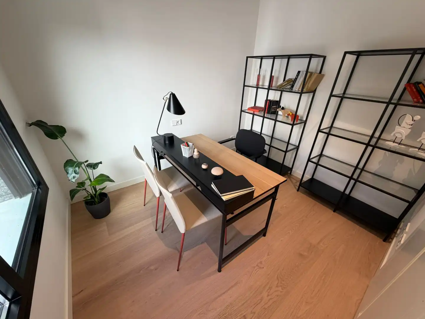 Sala d'estar de Casa adosada en venda en Torrelodones amb Aire condicionat, Calefacció i Jardí privat