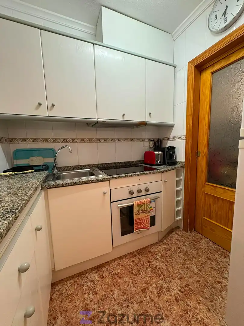 Cocina de Piso de alquiler en Torrevieja con Aire acondicionado, Calefacción y Piscina