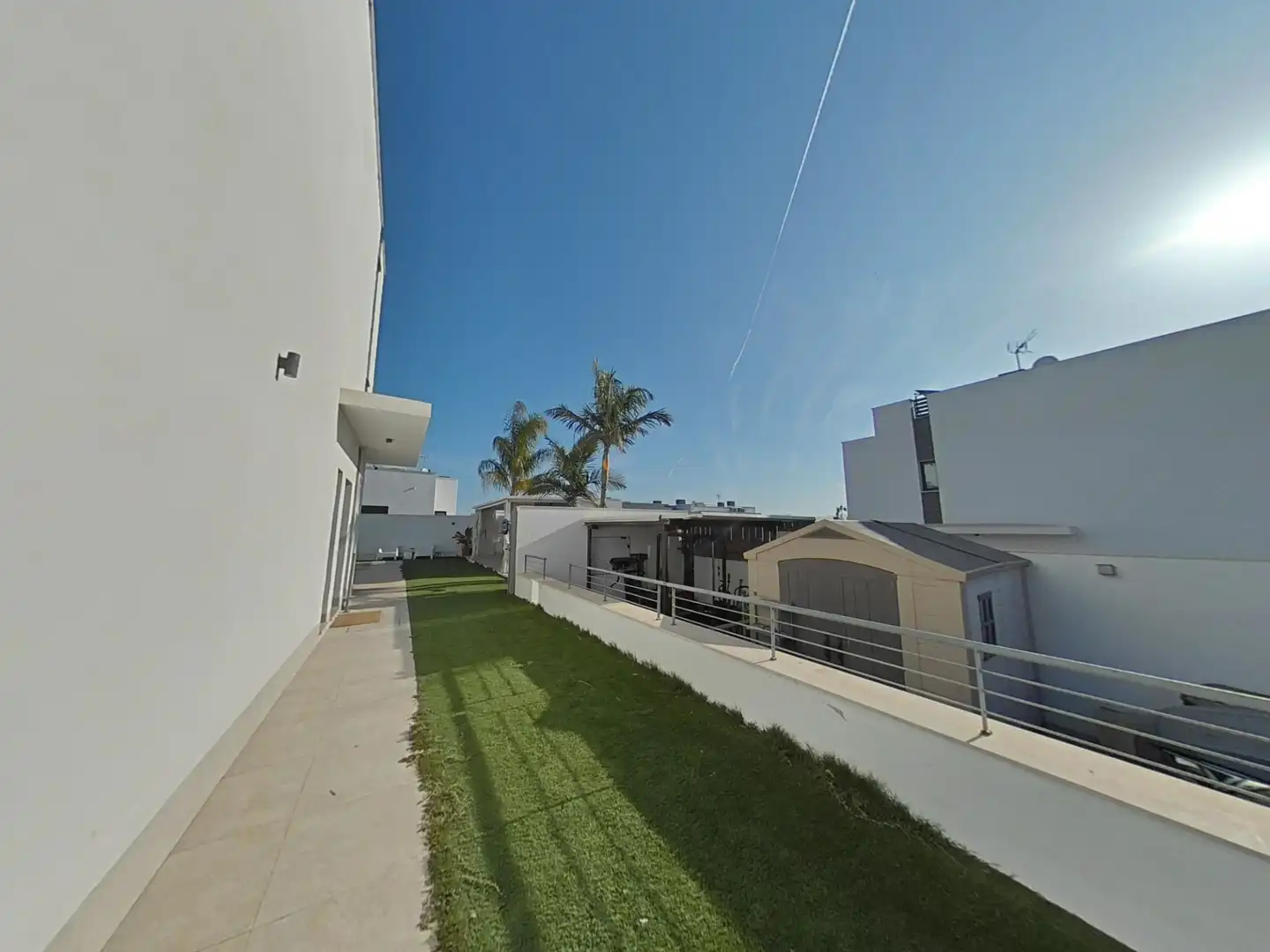 Vista exterior de Casa adosada en venta en Alhaurín de la Torre con Aire acondicionado, Jardín privado y Terraza