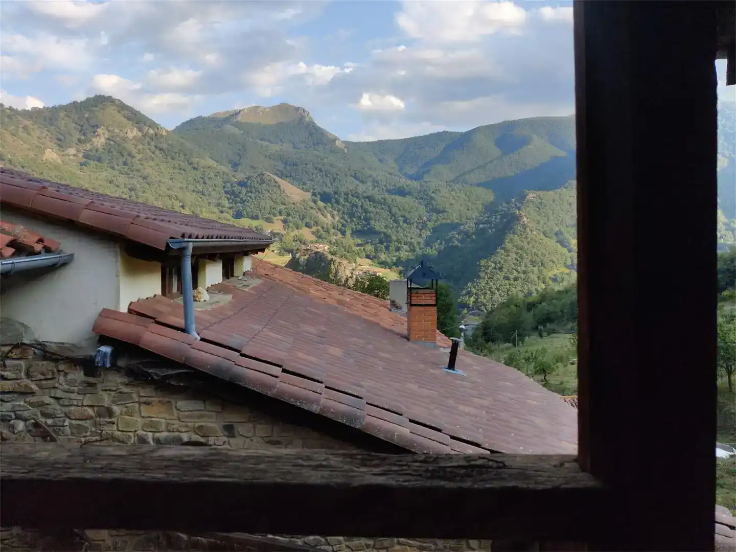 Vista exterior de Pis en venda en Vega de Liébana amb Traster