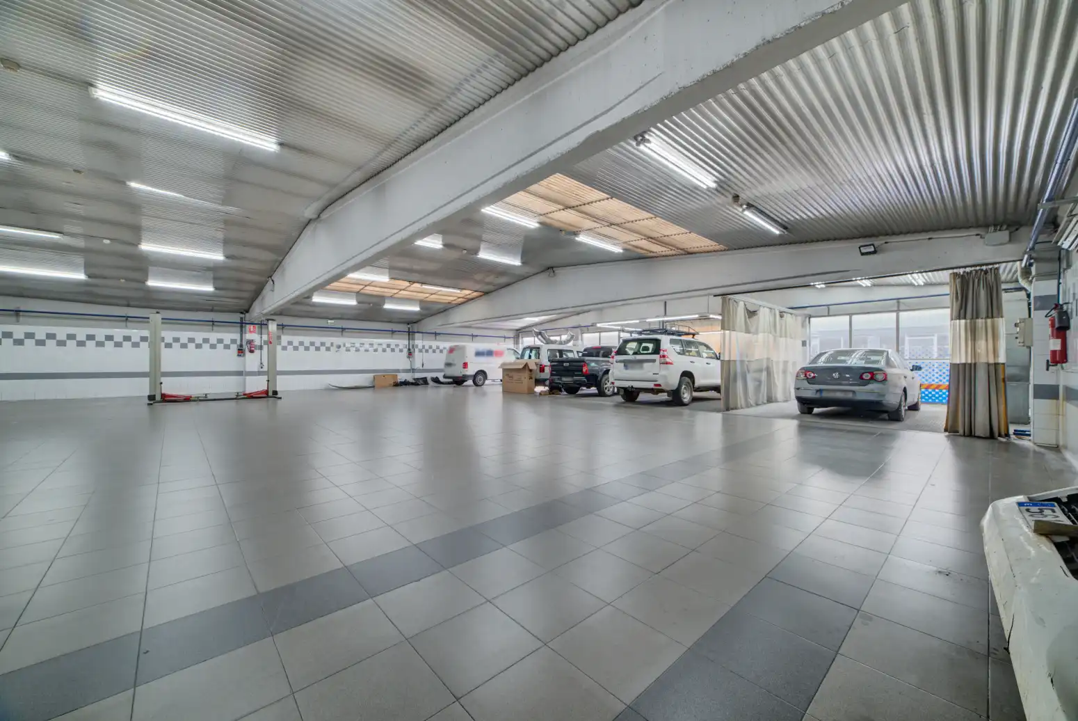 Parkplatz von Fabrikhallen zum Verkauf in Berriozar