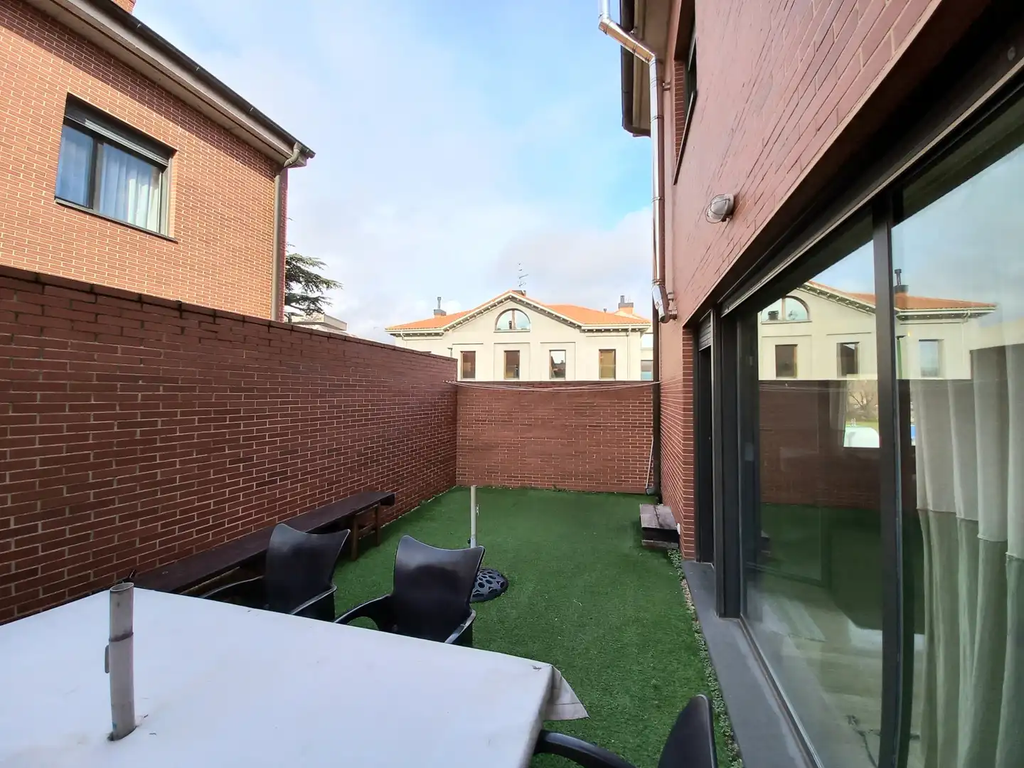 Terrassa de Casa adosada en venda en Burgos amb Jardí privat