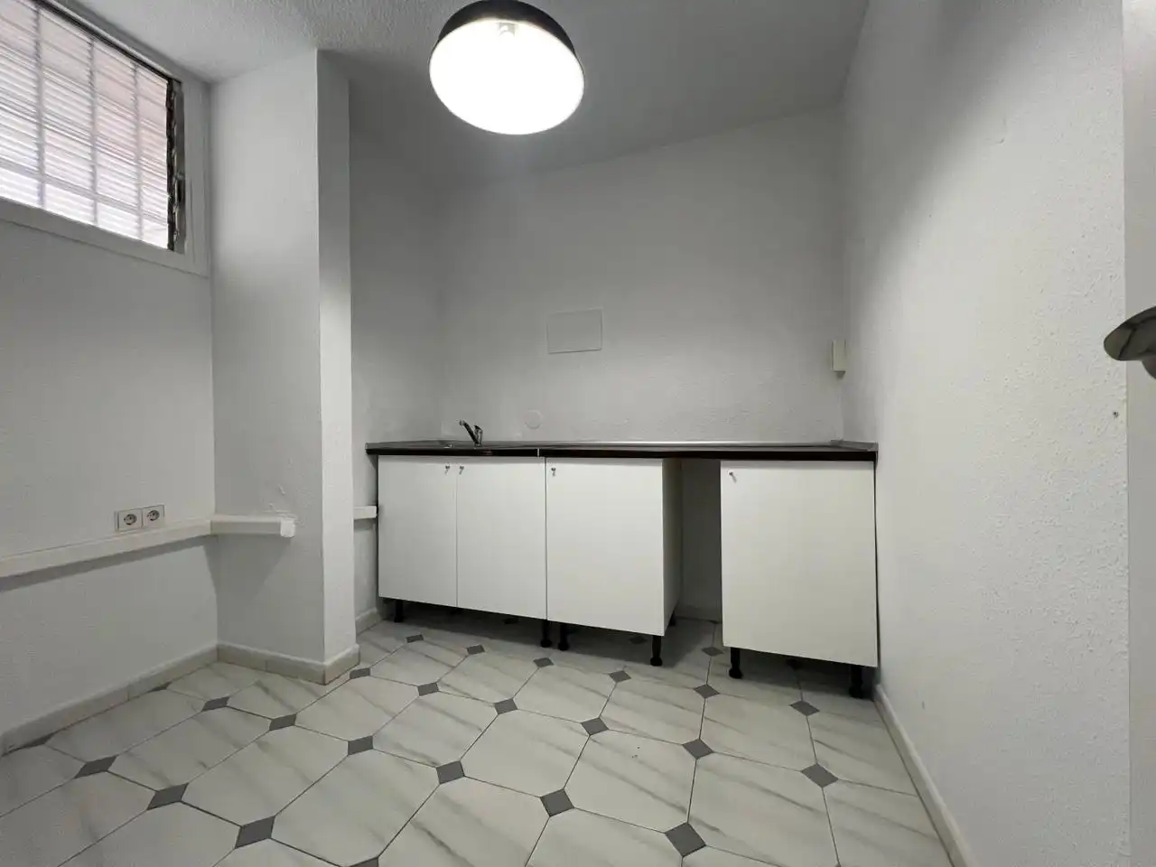 Kitchen of Office for rent in Fuengirola  with Air Conditioner