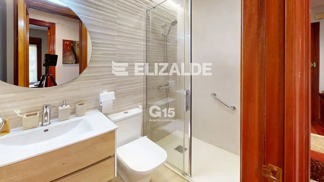 Baño de Piso en venta en Donostia - San Sebastián  con Calefacción, Jardín privado y Terraza